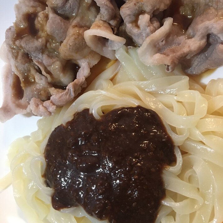 豚肉とジャージャー麺